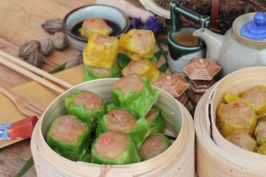 Çin böreği sıcak çay lezzetli haşlanmış.