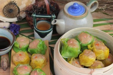 Çin böreği sıcak çay lezzetli haşlanmış.