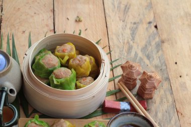 Çin böreği sıcak çay lezzetli haşlanmış.