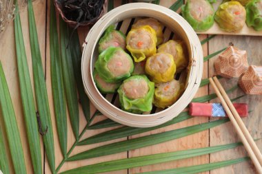 Çin böreği sıcak çay lezzetli haşlanmış.