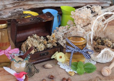 Çin Kasımpatı çiçeği çayı içecek lezzetli için.