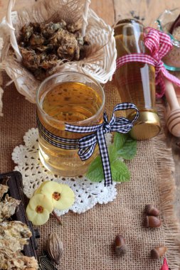 Çin Kasımpatı çiçeği çayı içecek lezzetli için.