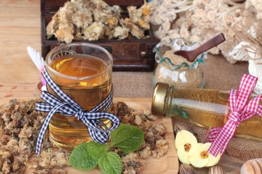 Çin Kasımpatı çiçeği çayı içecek lezzetli için.