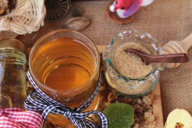 Çin Kasımpatı çiçeği çayı içecek lezzetli için.