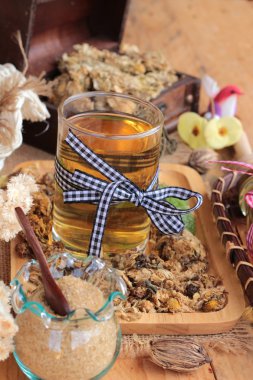 Çin Kasımpatı çiçeği çayı içecek lezzetli için.