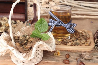 Çin Kasımpatı çiçeği çayı içecek lezzetli için.