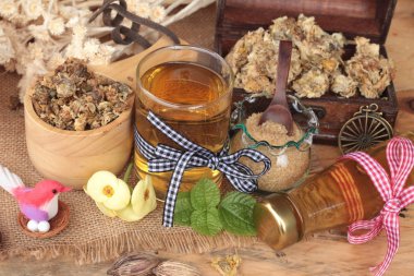 Çin Kasımpatı çiçeği çayı içecek lezzetli için.