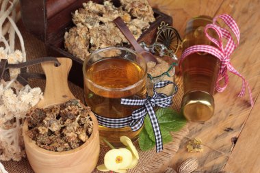 Çin Kasımpatı çiçeği çayı içecek lezzetli için.