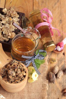 Çin Kasımpatı çiçeği çayı içecek lezzetli için.