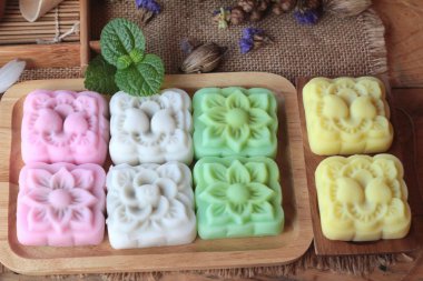 Mochi Japon tatlı ve sıcak çay lezzetli.