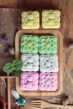 Mochi Japon tatlı ve sıcak çay lezzetli.