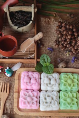 Mochi Japon tatlı ve sıcak çay lezzetli.