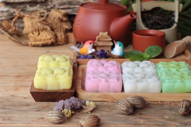 Mochi Japon tatlı ve sıcak çay lezzetli.