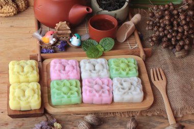 Mochi Japon tatlı ve sıcak çay lezzetli.