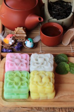 Mochi Japon tatlı ve sıcak çay lezzetli.