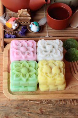 Mochi Japon tatlı ve sıcak çay lezzetli.