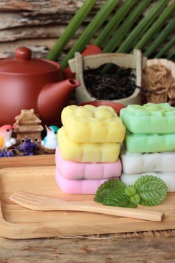 Mochi Japon tatlı ve sıcak çay lezzetli.