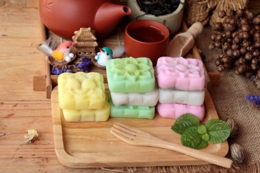 Mochi Japon tatlı ve sıcak çay lezzetli.