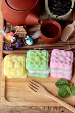 Mochi Japon tatlı ve sıcak çay lezzetli.