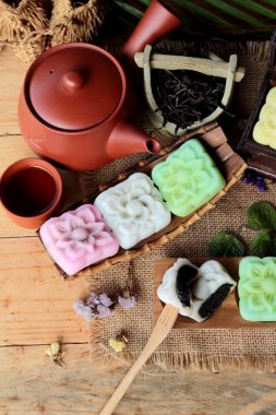 Mochi Japon tatlı ve sıcak çay lezzetli.