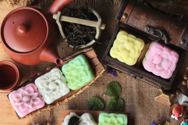 Mochi Japon tatlı ve sıcak çay lezzetli.