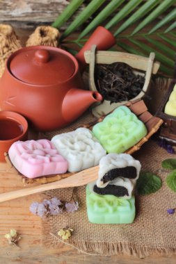 Mochi Japon tatlı ve sıcak çay lezzetli.