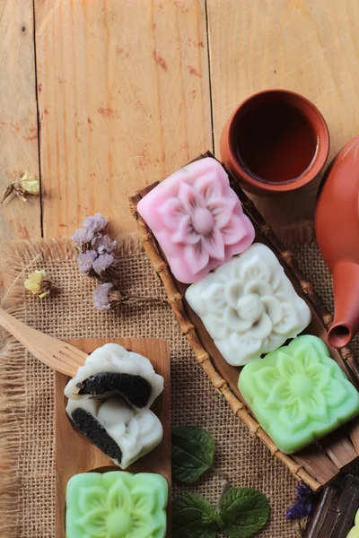 麻糬日本甜点和热茶美味. — 图库照片