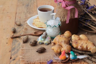 Limonlu çay zencefil ve lezzetli tatlım.