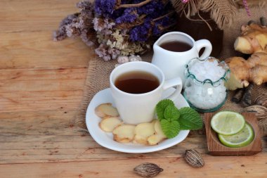 Limonlu çay zencefil ve lezzetli tatlım.