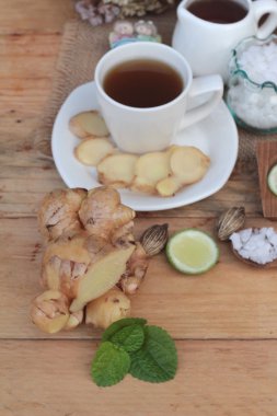 Limonlu çay zencefil ve lezzetli tatlım.