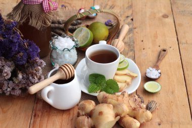 Limonlu çay zencefil ve lezzetli tatlım.