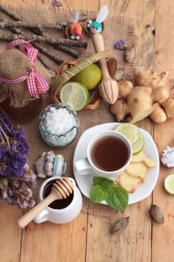 Limonlu çay zencefil ve lezzetli tatlım.