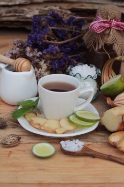 Limonlu çay zencefil ve lezzetli tatlım.