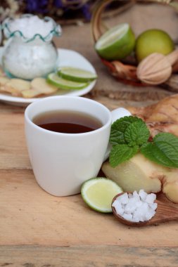 Limonlu çay zencefil ve lezzetli tatlım.