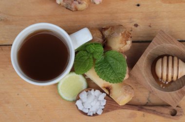 Limonlu çay zencefil ve lezzetli tatlım.