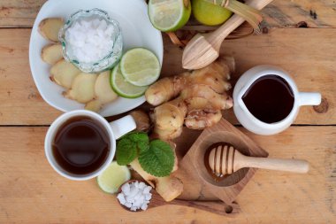 Limonlu çay zencefil ve lezzetli tatlım.