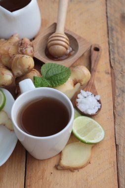 Limonlu çay zencefil ve lezzetli tatlım.