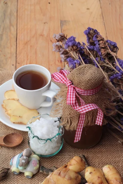 Tè allo zenzero con limone e miele delizioso . — Foto Stock