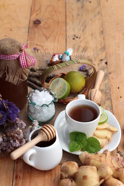 Tè allo zenzero con limone e miele delizioso . — Foto Stock