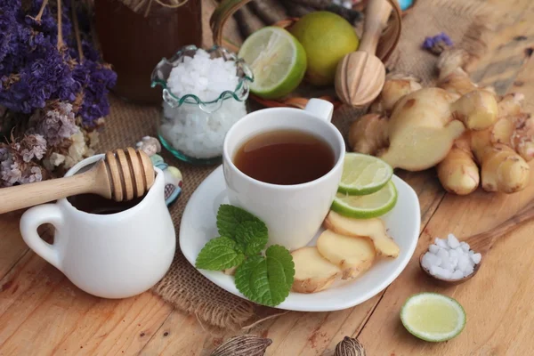 Tè allo zenzero con limone e miele delizioso . — Foto Stock