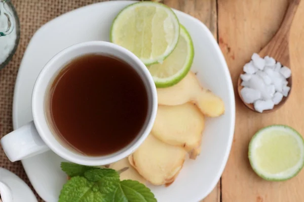 Té de jengibre con limón y miel delicioso . — Foto de Stock
