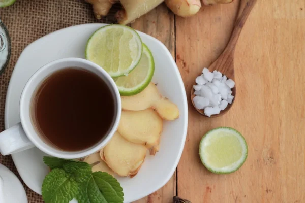 Té de jengibre con limón y miel delicioso . — Foto de Stock