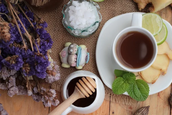 Tè allo zenzero con limone e miele delizioso . — Foto Stock