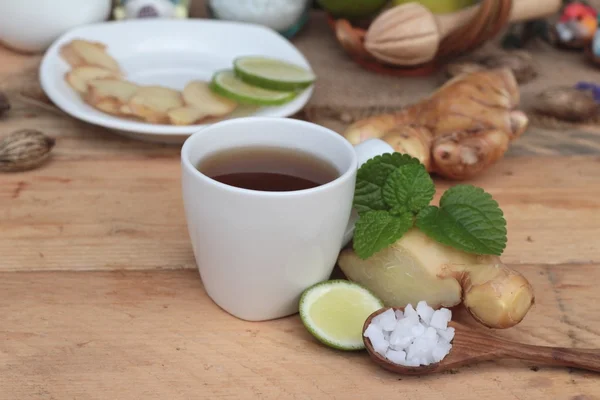 Té de jengibre con limón y miel delicioso . —  Fotos de Stock