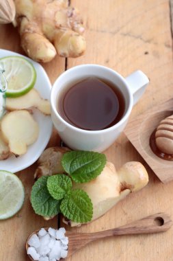 Limonlu çay zencefil ve lezzetli tatlım.