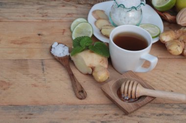 Limonlu çay zencefil ve lezzetli tatlım.