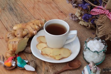 Limonlu çay zencefil ve lezzetli tatlım.