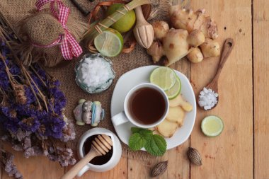 Limonlu çay zencefil ve lezzetli tatlım.