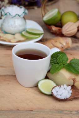 Limonlu çay zencefil ve lezzetli tatlım.
