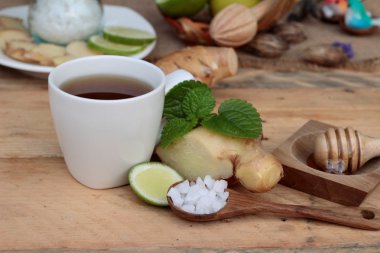 Limonlu çay zencefil ve lezzetli tatlım.
